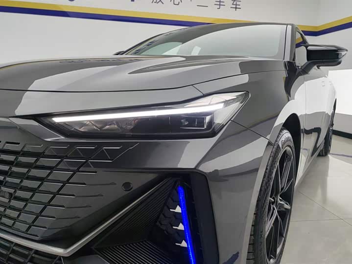 Changan UNI-V 2024 1.5 T — фото 5
