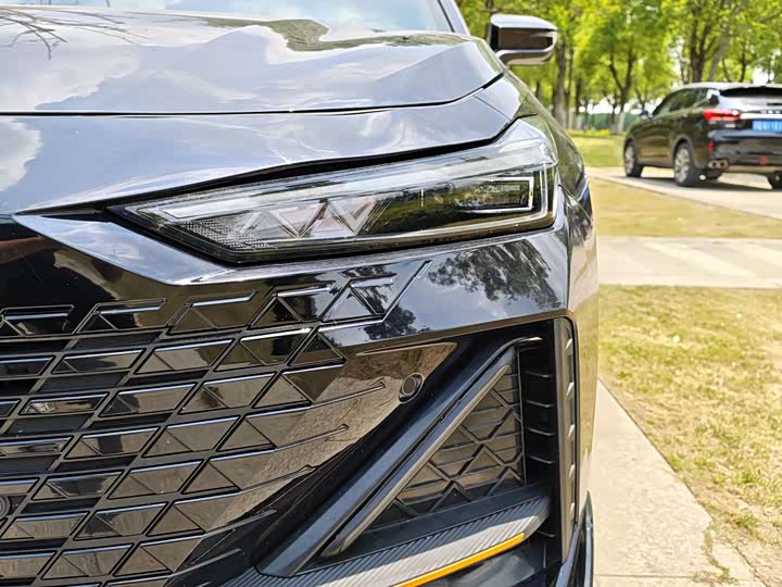 Changan UNI-V 2023 1.5 T — фото 16