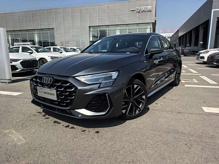 Audi A3 2026 A 3 L Limousine 35 TFSI — фото 1