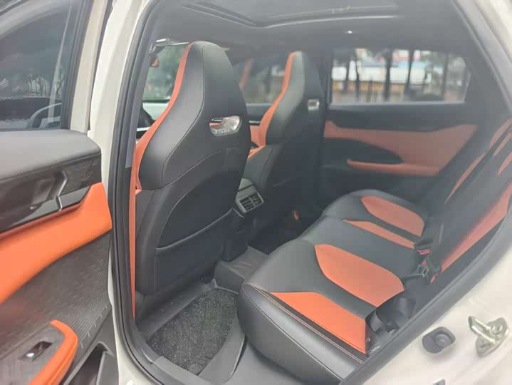 Changan UNI-V 2023 1.5 T — фото 13