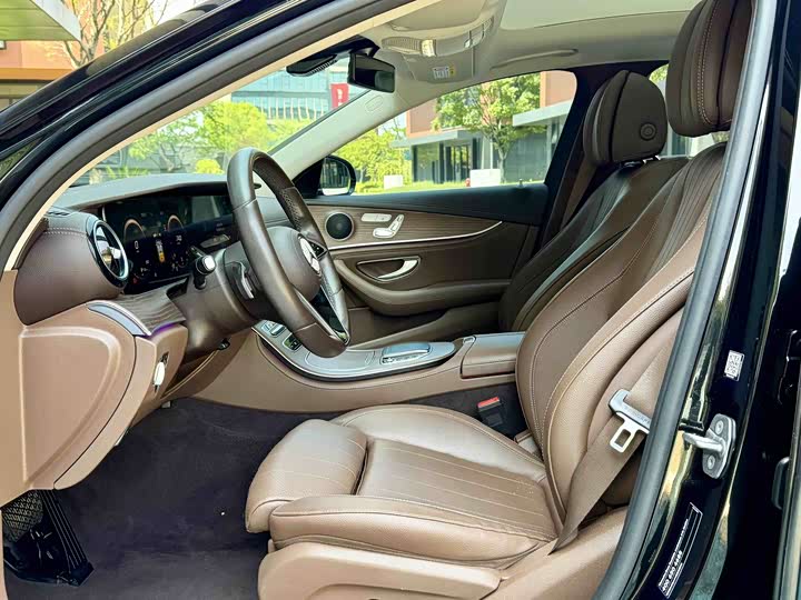 Mercedes-Benz E-Class 2022 E 300 L — фото 20