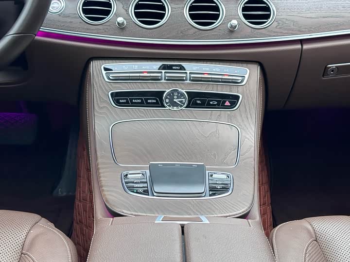 Mercedes-Benz E-Class 2019 E 300 L Luxury — фото 11