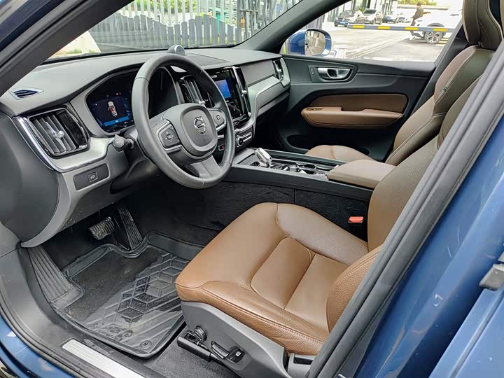 Volvo XC60 2024 B 5 4 WD — фото 7