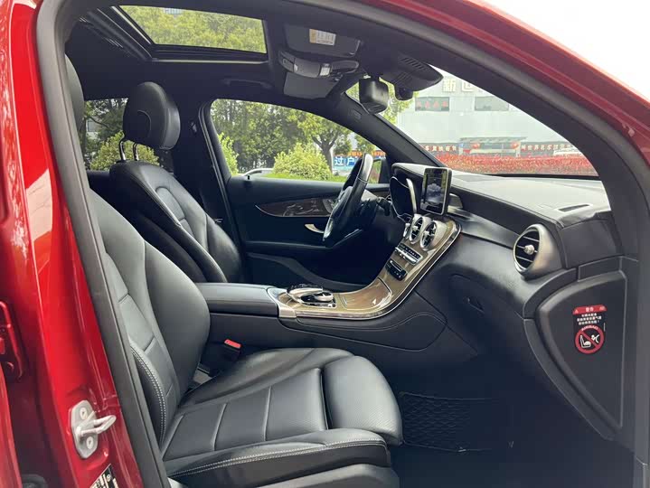 Mercedes-Benz GLC 260 4MATIC SUV — фото 13