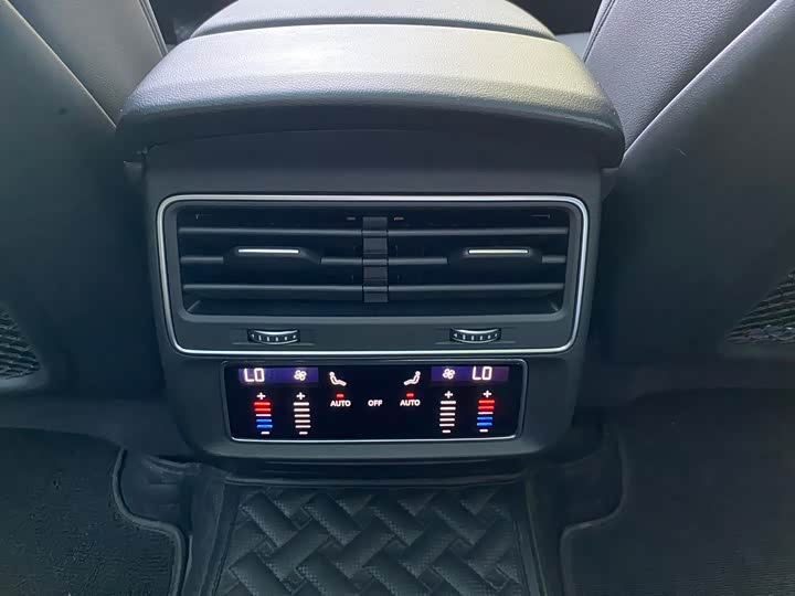 Audi Q7 2023 55 TFSI quattro S line Sport — фото 12