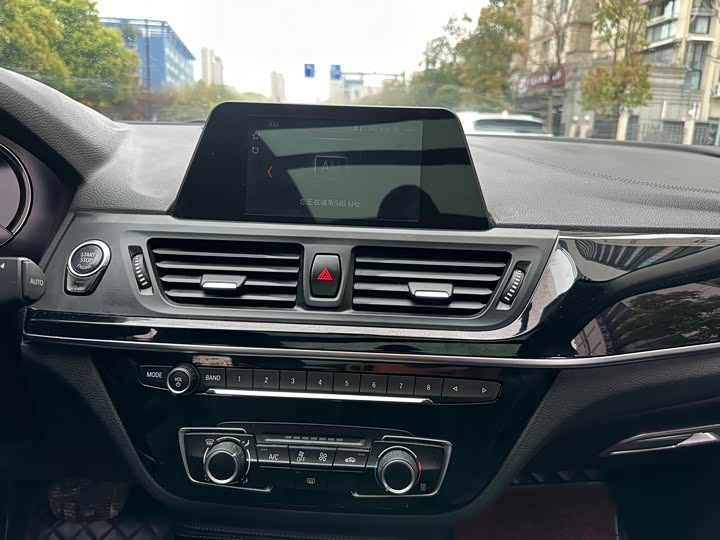 BMW 1-Series 2018 118i Sport — фото 15