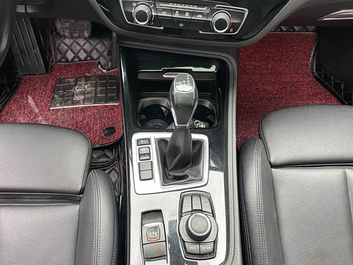 BMW 1-Series 2018 118i Sport — фото 14