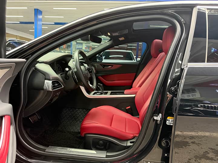 Jaguar XEL 2024 2.0 T 250 PS R-DYNAMIC S — фото 6