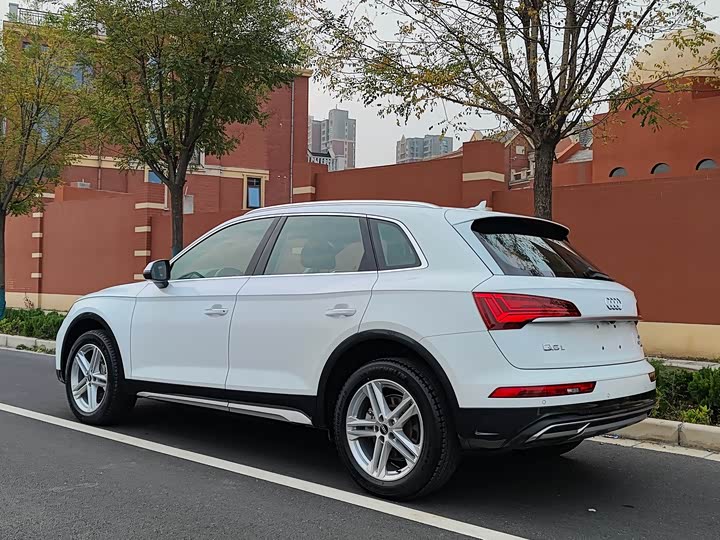 Audi Q5L 2023 40 T — фото 29