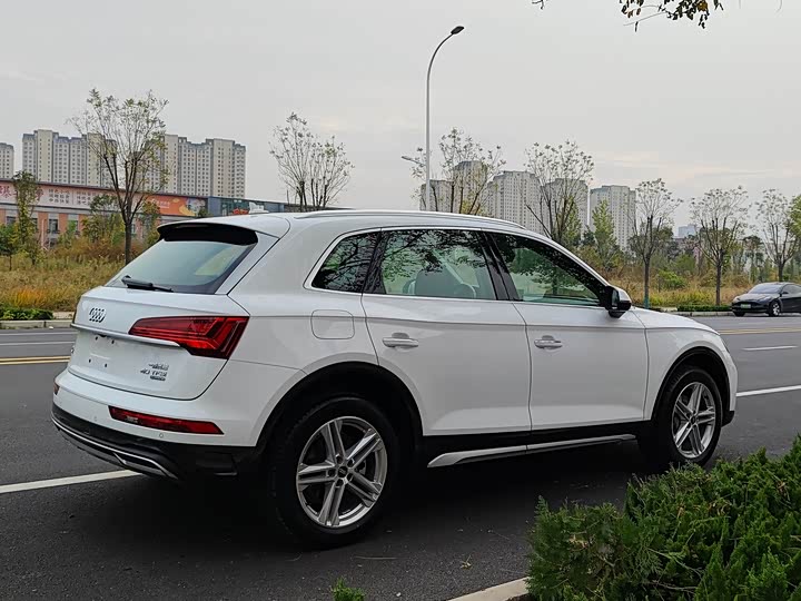 Audi Q5L 2023 40 T — фото 27