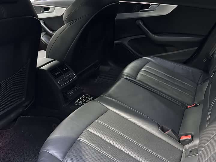 Audi A4L 2020 40 TFSI — фото 4