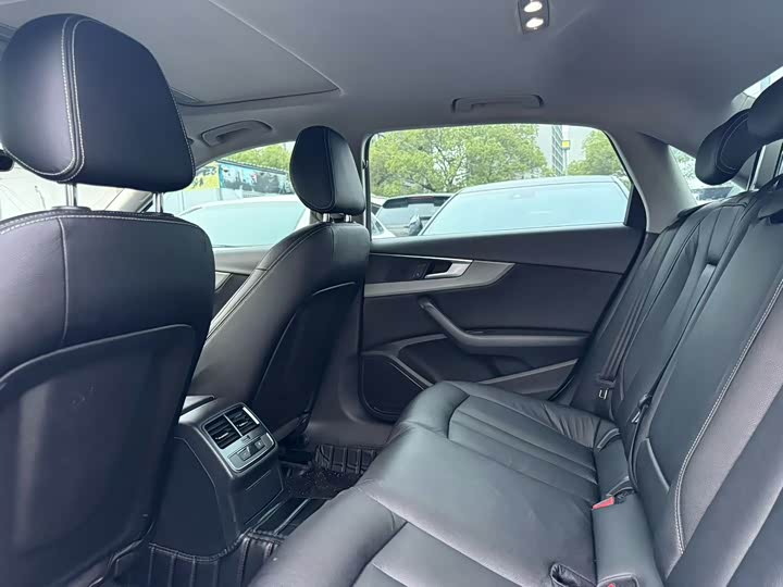 Audi A4L 2018 30 40 TFSI — фото 5