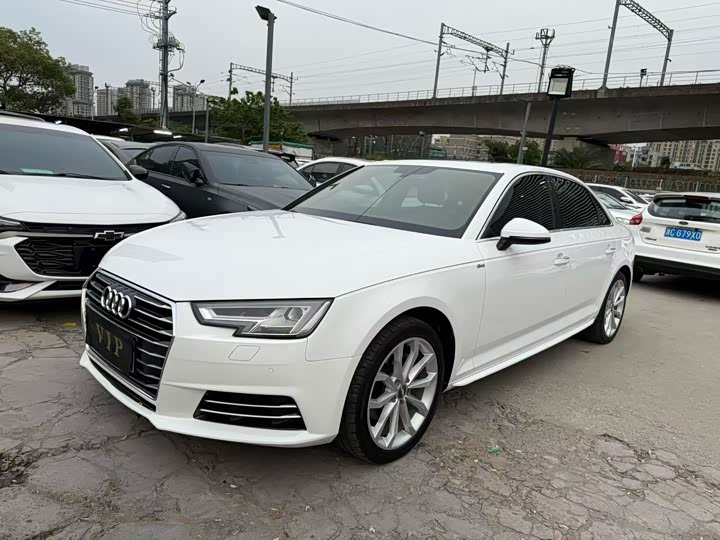 Audi A4L 2018 30 40 TFSI — фото 1
