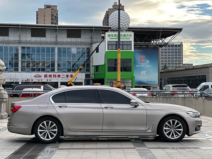BMW 7 Series 730Li продвинутая — фото 7