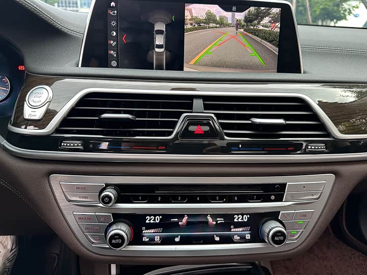 BMW 7 Series 730Li продвинутая — фото 13