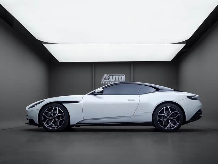 Aston Martin DB11 2019 4.0 T V 8 Coupe — фото 3