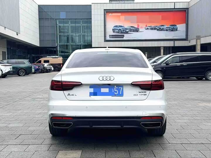 Audi A4L 40 TFSI стиль-динамик — фото 4