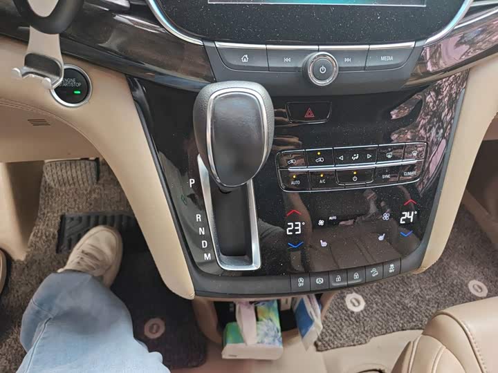 Buick GL8 ES 28T люкс V — фото 10