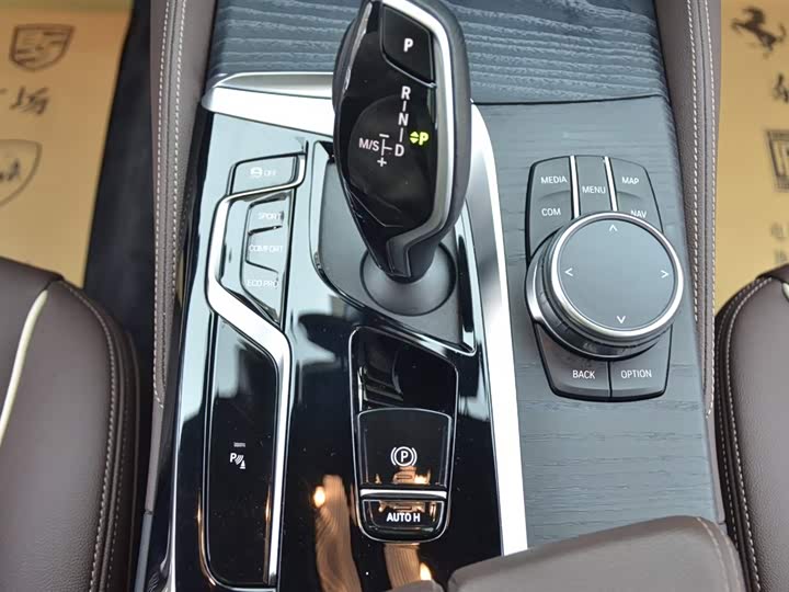 BMW 5-Series 2023 530 Li Leading M — фото 11