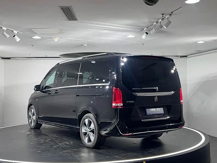 Mercedes-Benz V-Class 2022 V 260 — фото 11