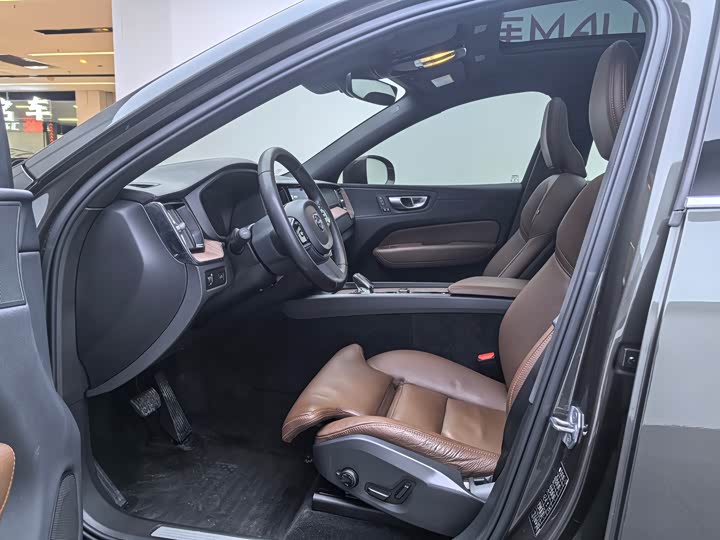 Volvo XC60 2022 B 5 4 WD — фото 4