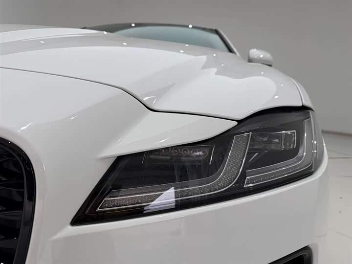 Jaguar XFL 2023 XFL 2.0 T P 200 2 WD — фото 2