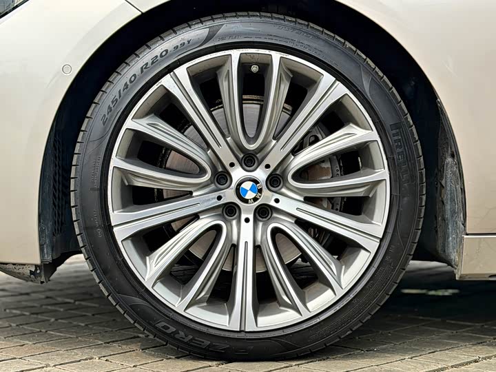 BMW 7 Series — фото 16
