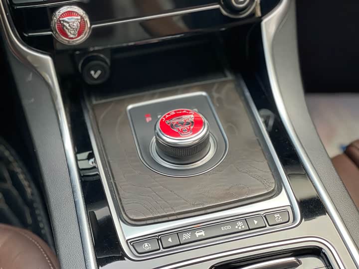 Jaguar XFL 2020 XFL 2.0 T P 250 4 WD — фото 14