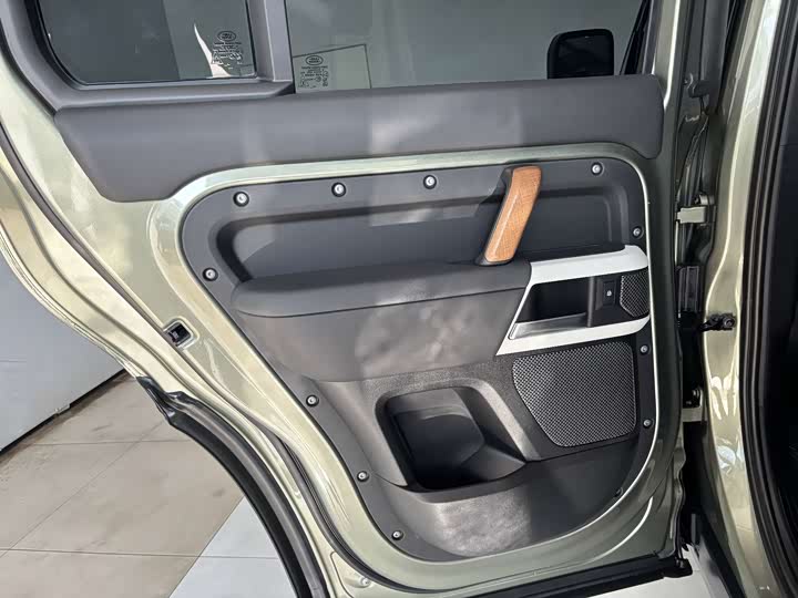 Land Rover Defender — фото 20