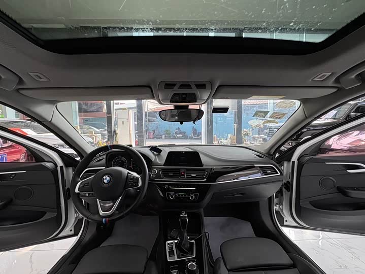 BMW 1-Series 2018 118i Sport — фото 26