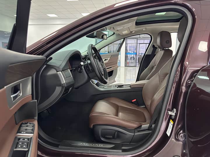 Jaguar XFL 2018 XFL 2.0 T 250 PS — фото 8