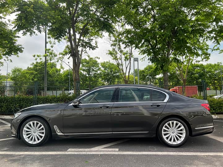 BMW 7-Series 2017 740 Li Leading — фото 7