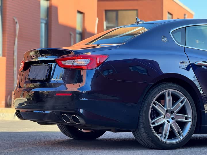 Maserati Quattroporte — фото 16