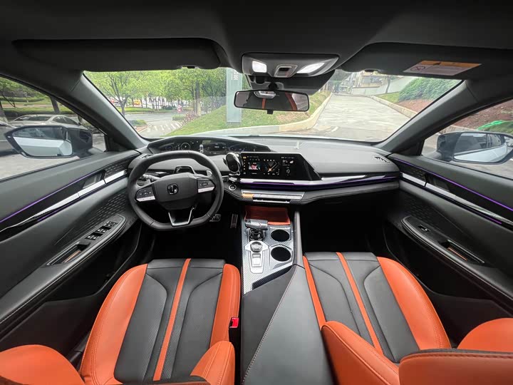 Changan UNI-V 2024 1.5 T Sport — фото 8