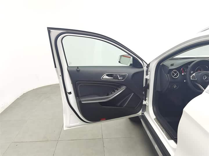 Mercedes-Benz GLA 2019 GLA 200 — фото 8