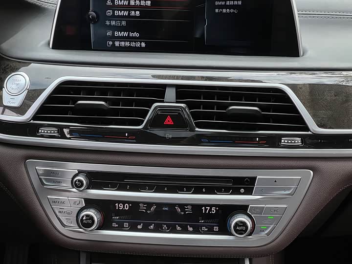 BMW 7-Series 2017 740 Li Leading — фото 23