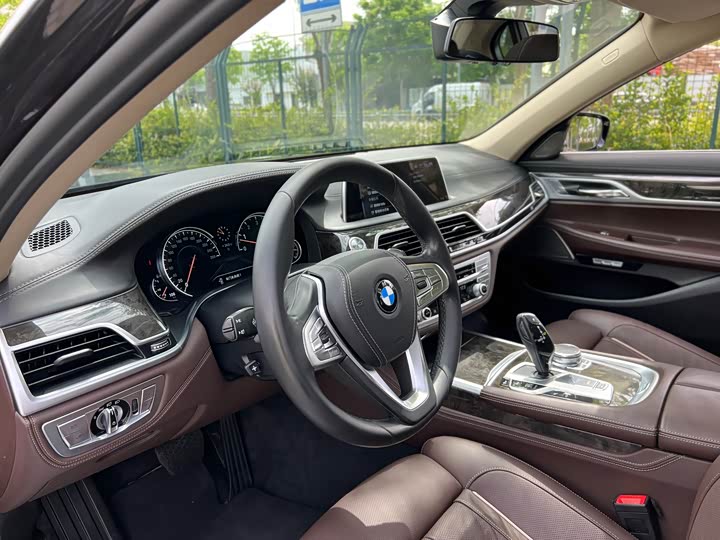 BMW 7-Series 2017 740 Li Leading — фото 9