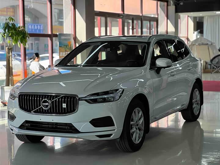 Volvo XC60 2019 T 5 4 WD VI — фото 1