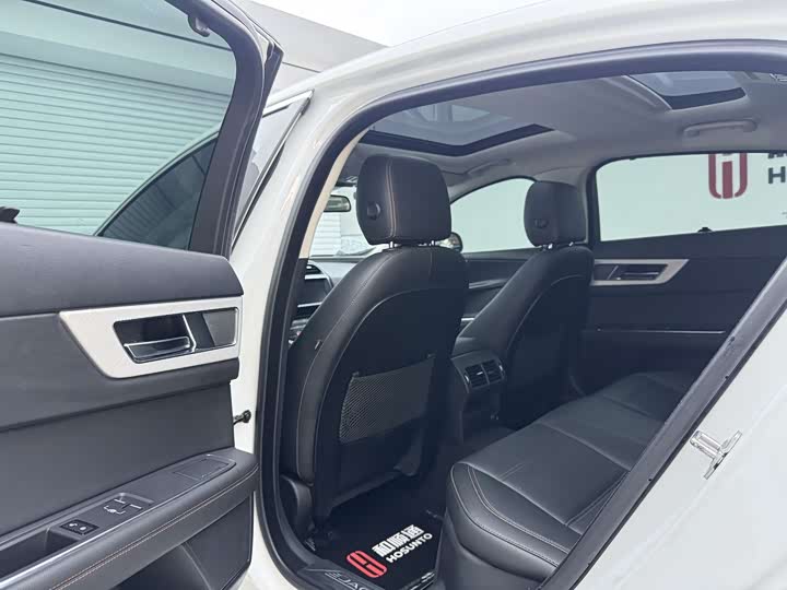 Jaguar XEL 2018 2.0 T 200 PS — фото 6