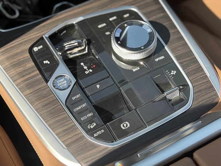 BMW X7 2023 x Drive 40i Leading — фото 16