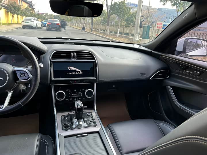 Jaguar XEL 2021 2.0 T 200 PS R-DYNAMIC — фото 13