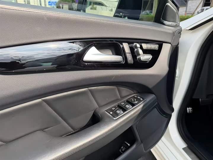 Mercedes-Benz CLS 2015 AMG CLS 63 4 MATIC — фото 5