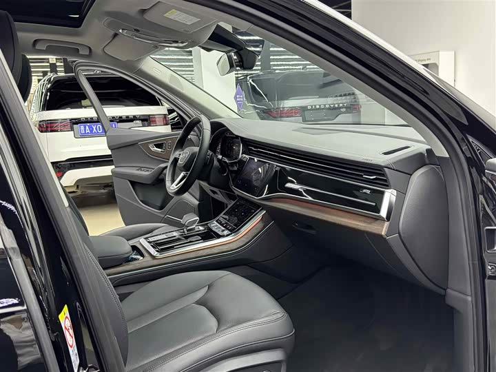 Audi Q7 2023 55 TFSI quattro S line Sport — фото 8