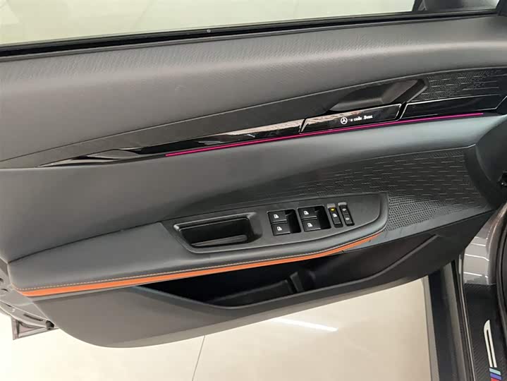 Changan UNI-V 2022 1.5 T Premium — фото 12