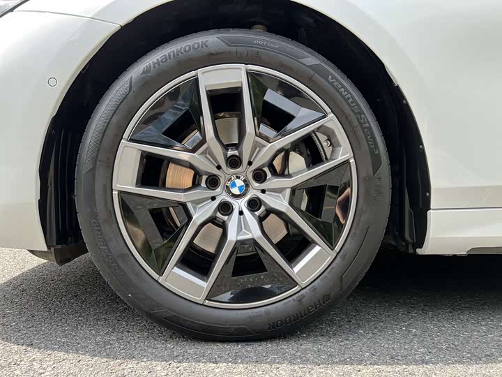 BMW 5-Series 2024 530 Li Leading — фото 20