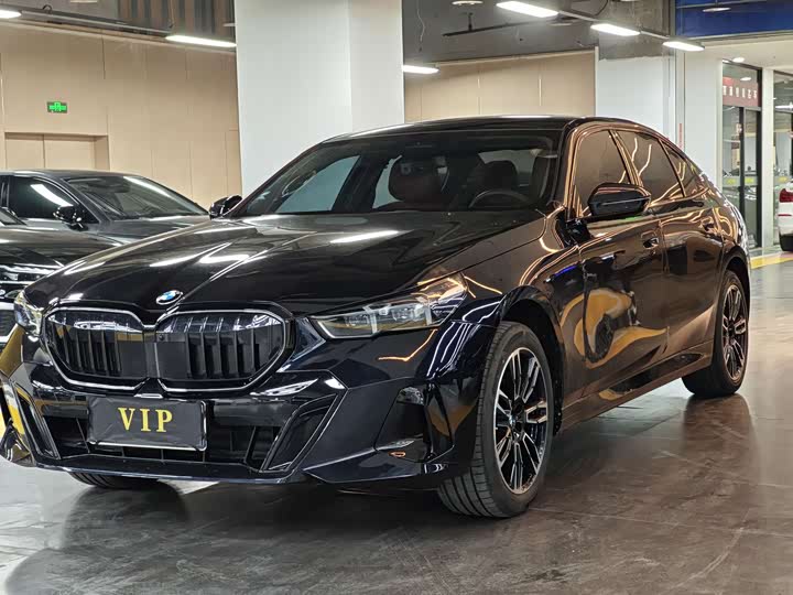 BMW 5-Series 2025 530 Li Leading M