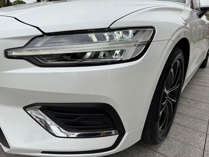 Volvo V60 2020 T 4 — фото 13