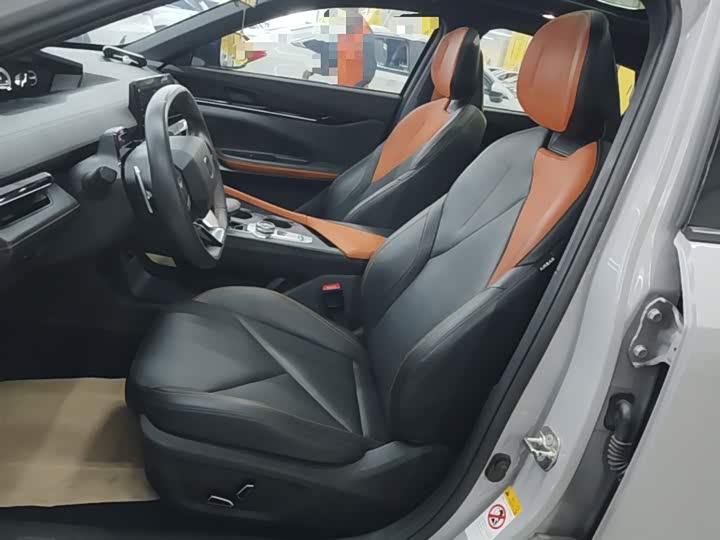 Changan UNI-V 2022 1.5 T Premium — фото 15
