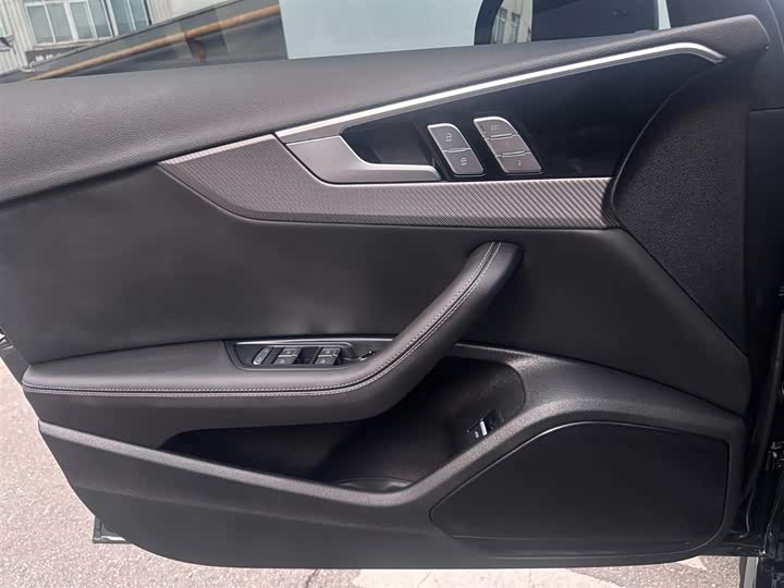 Audi A4L 2024 40 TFSI quattro RS — фото 8