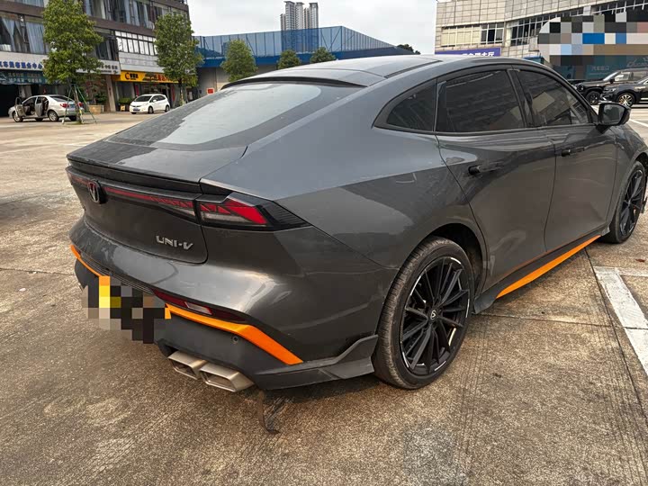 Changan UNI-V 2024 1.5 T Sport — фото 10